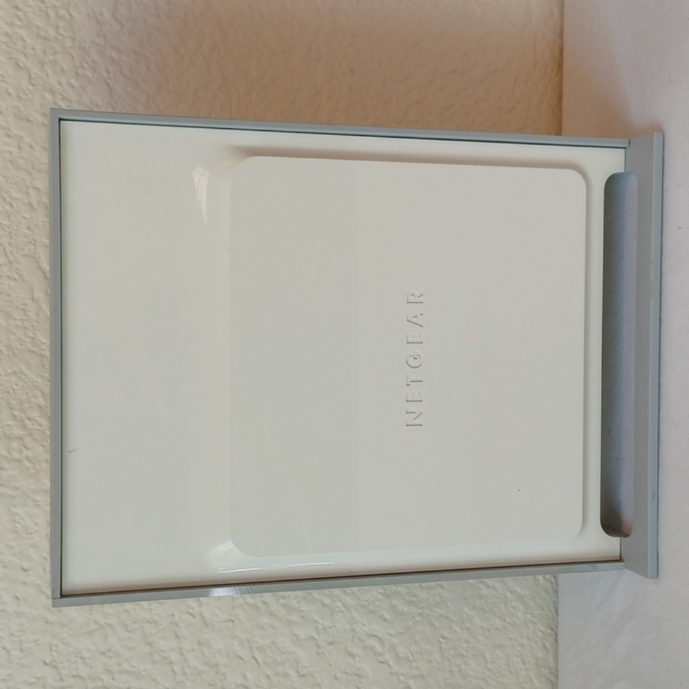 Netgear RangeMax Next Wireless-N Router WNR834Bv2 - Picture 3 of 13